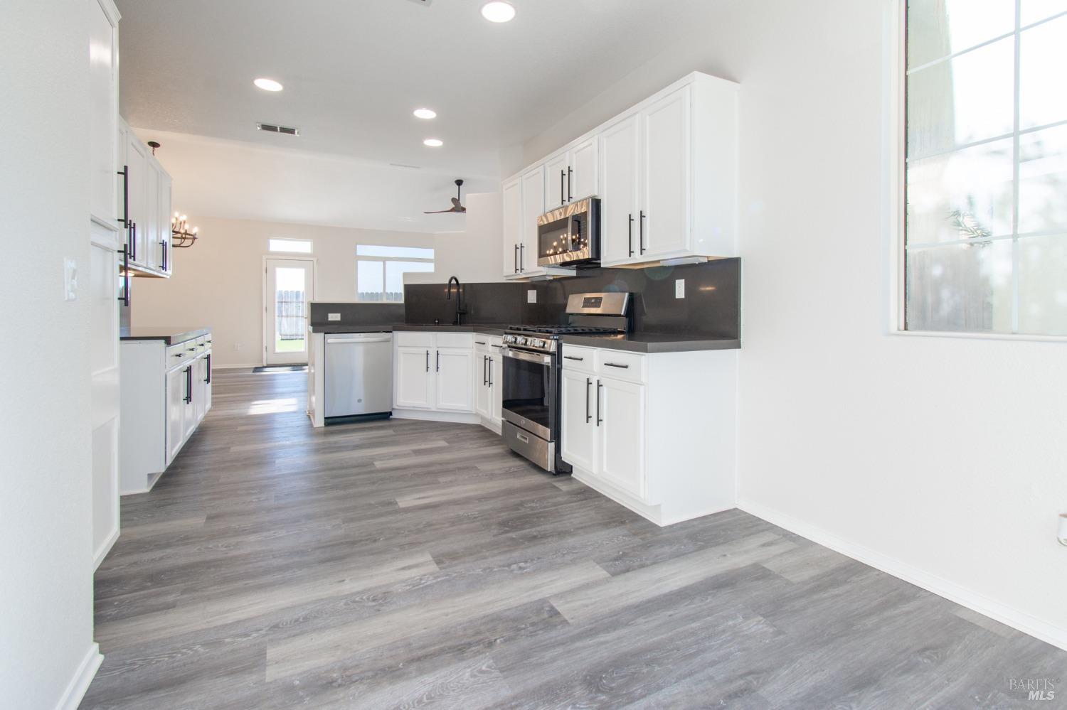 Detail Gallery Image 10 of 39 For 508 De Flores Cir, Rio Vista,  CA 94571 - 4 Beds | 2 Baths