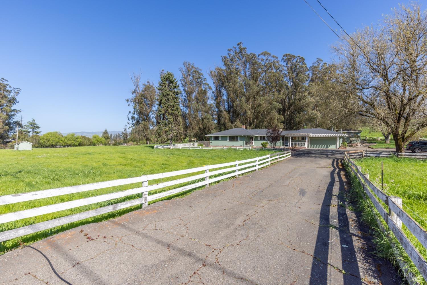 Detail Gallery Image 3 of 46 For 840 W Railroad Ave, Cotati,  CA 94931 - 3 Beds | 2 Baths