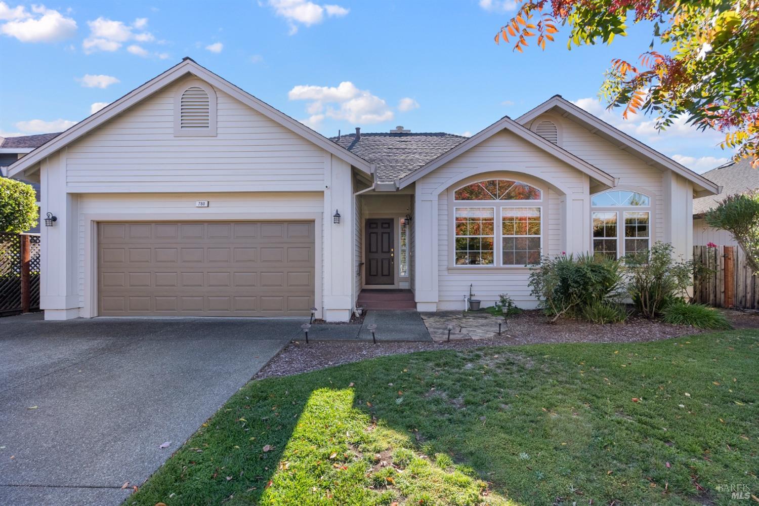 Detail Gallery Image 2 of 41 For 780 Berry Creek Pl, Santa Rosa,  CA 95409 - 3 Beds | 2 Baths