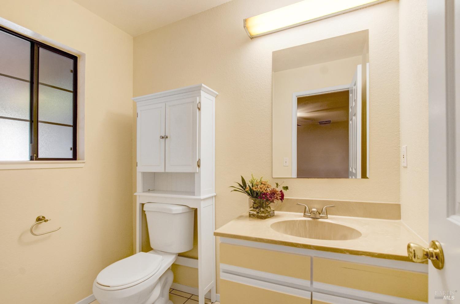 Detail Gallery Image 3 of 22 For 1673 Novato Blvd #2,  Novato,  CA 94947 - 2 Beds | 2/1 Baths