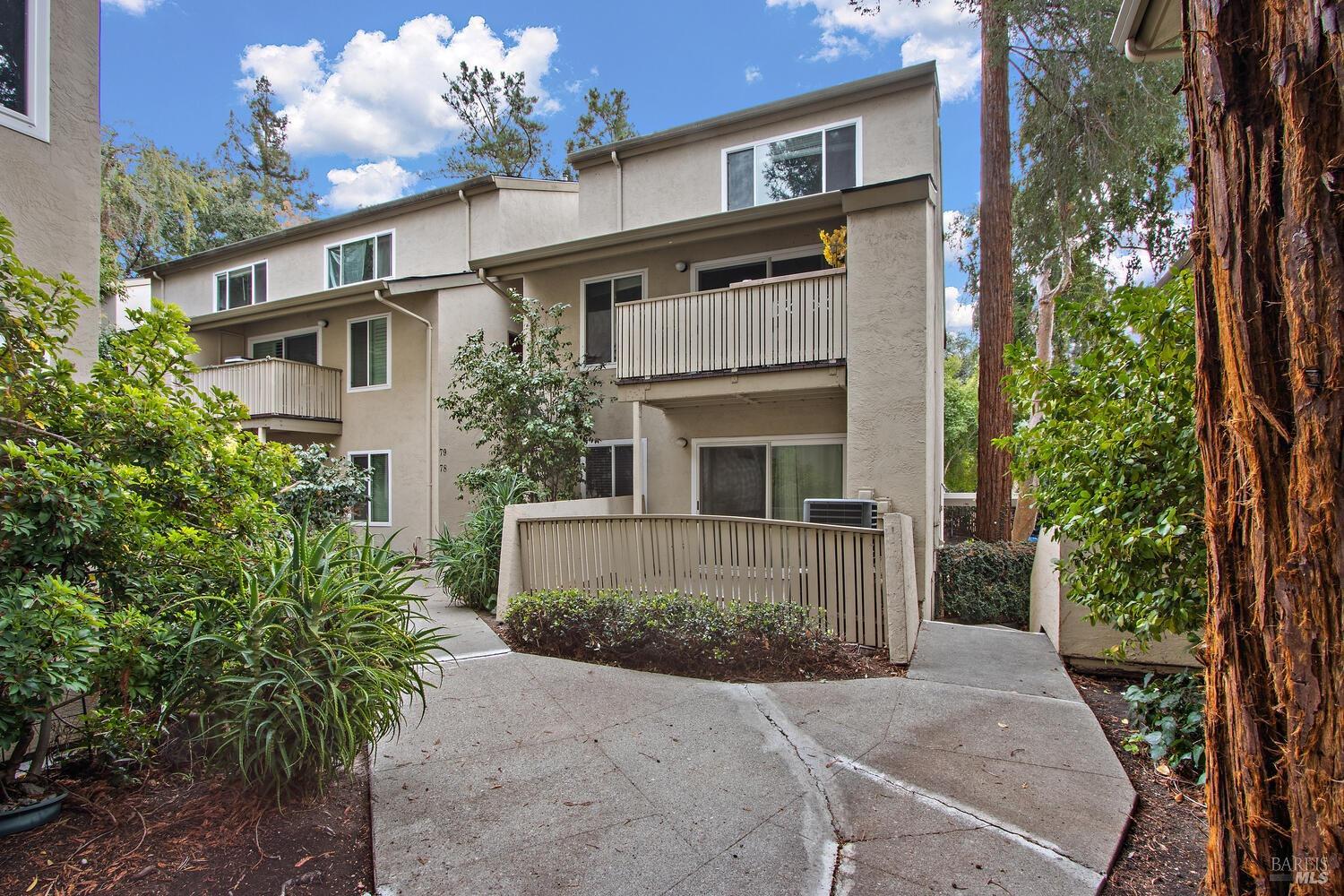 Detail Gallery Image 2 of 34 For 2704 Oak Rd #77,  Walnut Creek,  CA 94597 - 3 Beds | 2 Baths