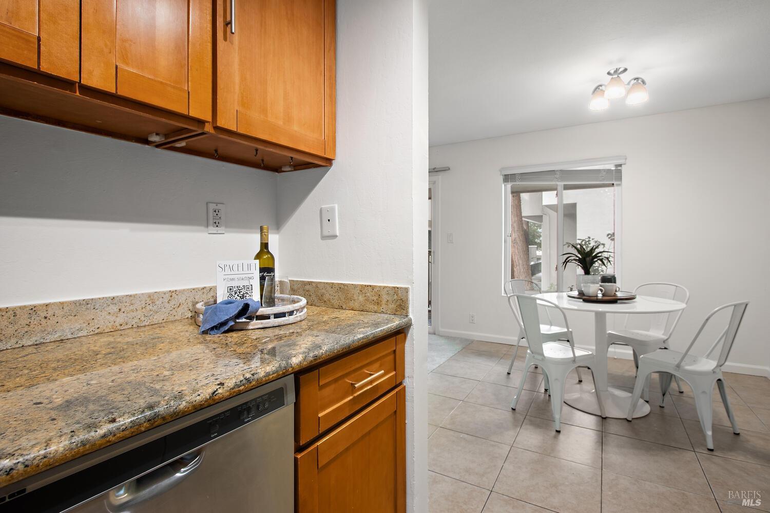 Detail Gallery Image 11 of 34 For 2704 Oak Rd #77,  Walnut Creek,  CA 94597 - 3 Beds | 2 Baths