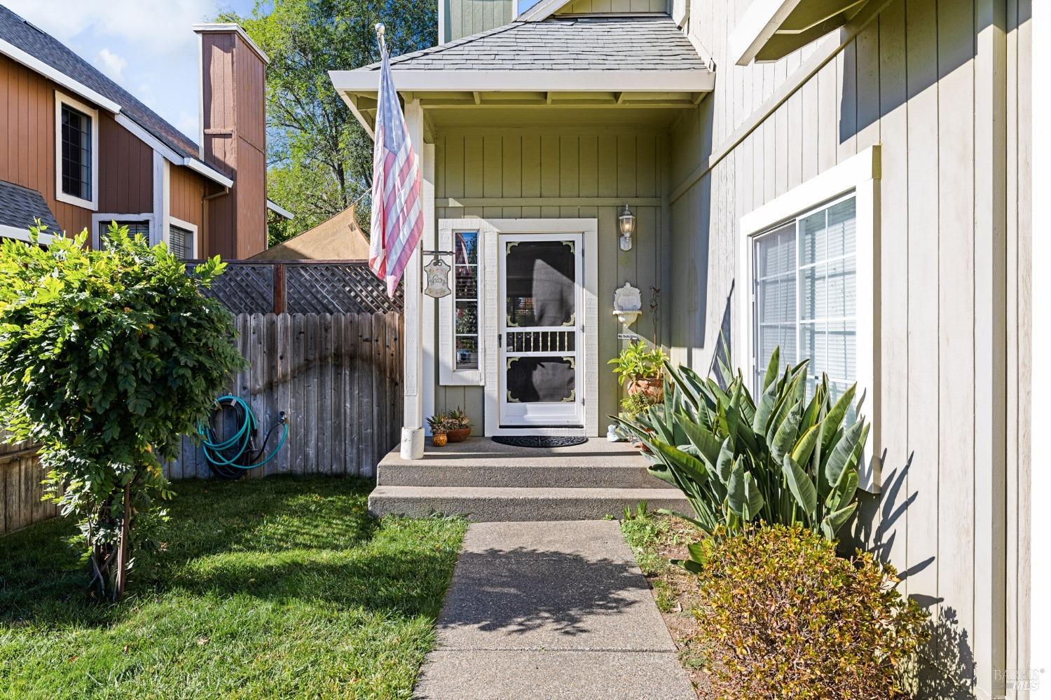 Detail Gallery Image 5 of 37 For 313 Michael Dr, Santa Rosa,  CA 95401 - 4 Beds | 2/1 Baths