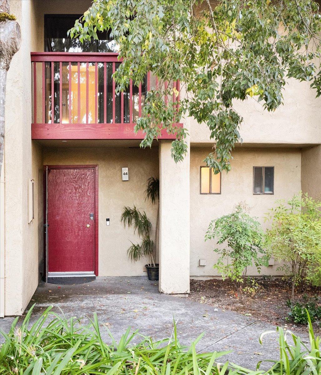 Detail Gallery Image 2 of 26 For 44 Redwood Ct, Santa Rosa,  CA 95409 - 2 Beds | 1/1 Baths