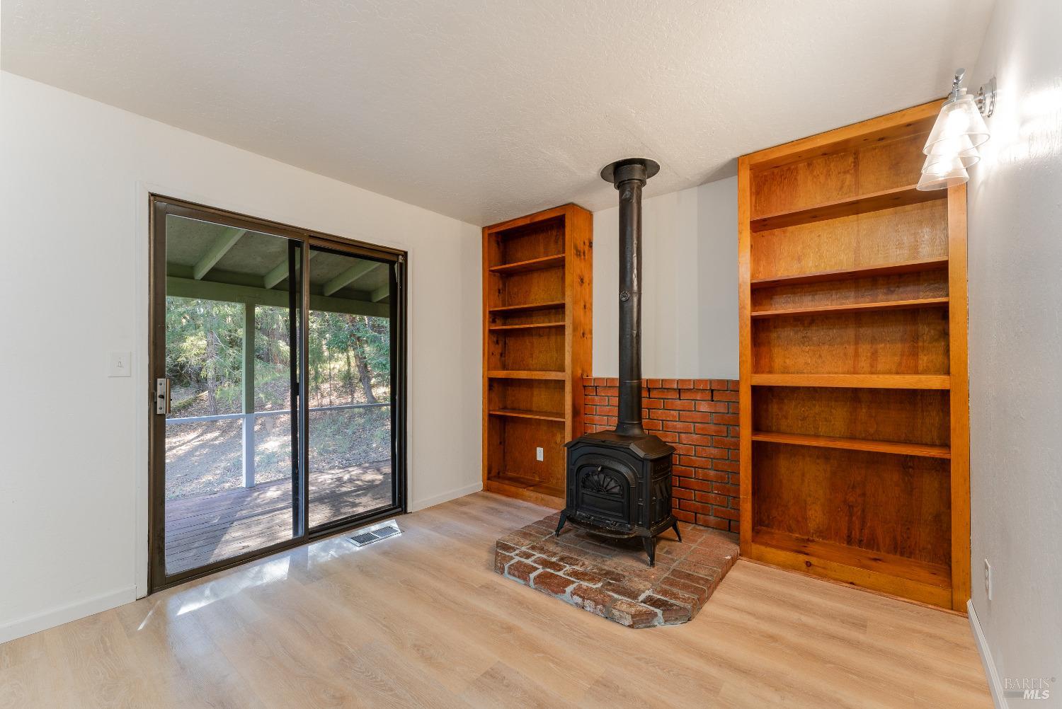 Detail Gallery Image 8 of 24 For 24523 Cypress Dr, Willits,  CA 95490 - 3 Beds | 2 Baths