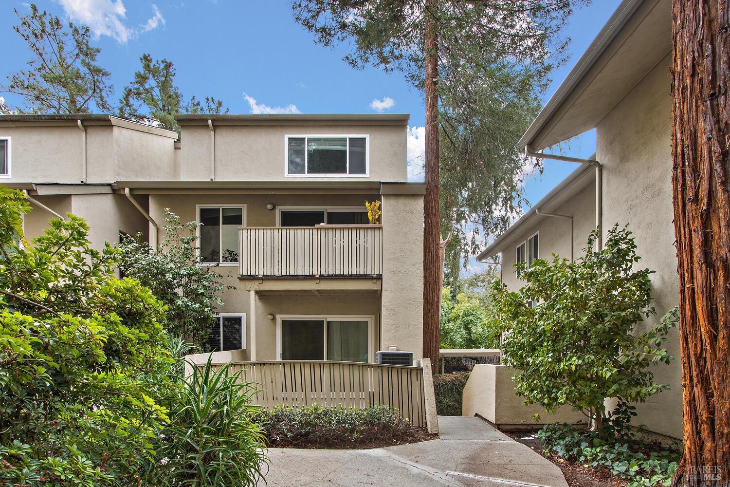 Detail Gallery Image 1 of 34 For 2704 Oak Rd #77,  Walnut Creek,  CA 94597 - 3 Beds | 2 Baths