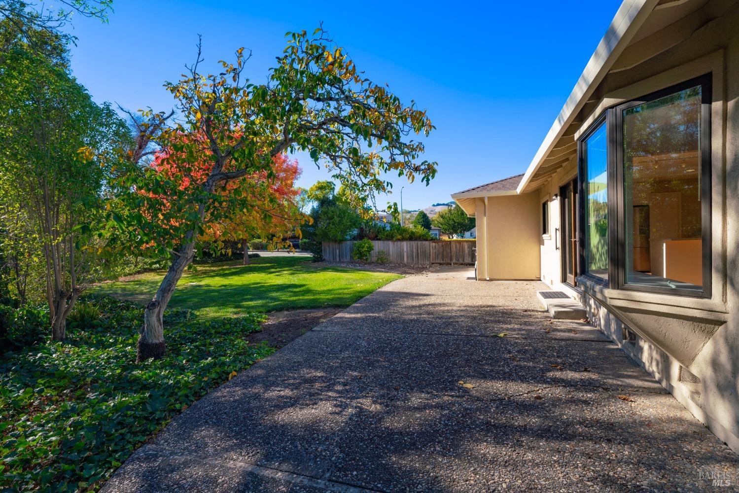 Detail Gallery Image 3 of 23 For 270 Temelec Cir, Sonoma,  CA 95476 - 2 Beds | 2 Baths