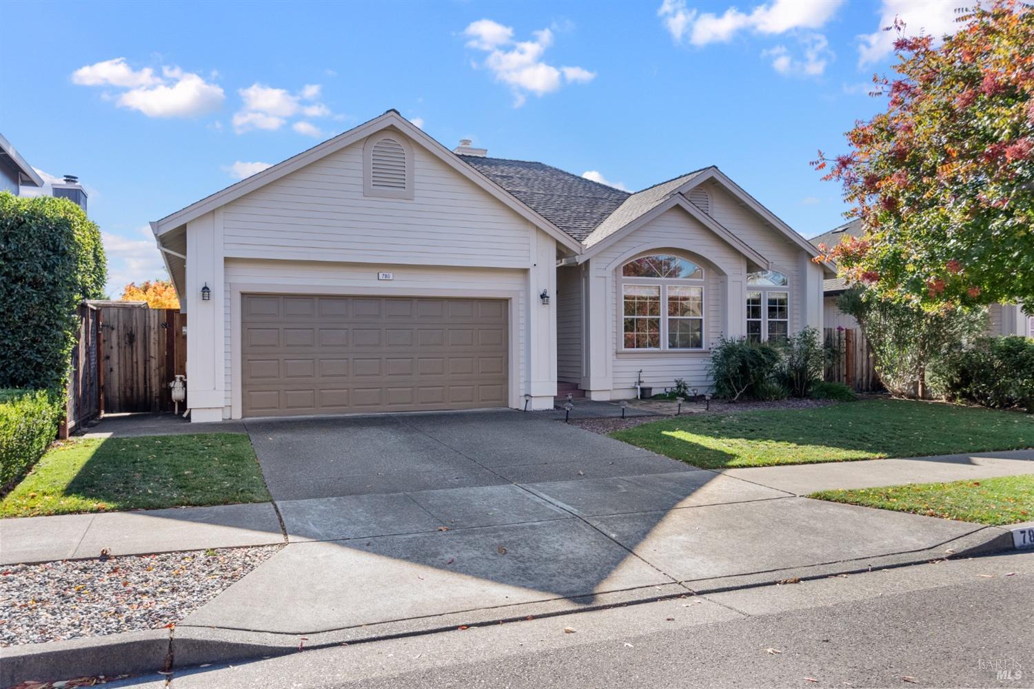 Detail Gallery Image 1 of 41 For 780 Berry Creek Pl, Santa Rosa,  CA 95409 - 3 Beds | 2 Baths