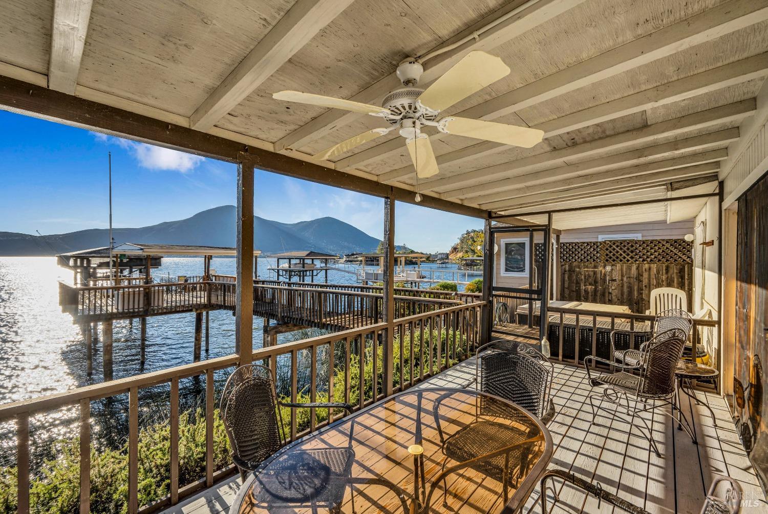 Detail Gallery Image 11 of 34 For 11391 Lakeshore Dr, Clearlake,  CA 95422 - 2 Beds | 2 Baths