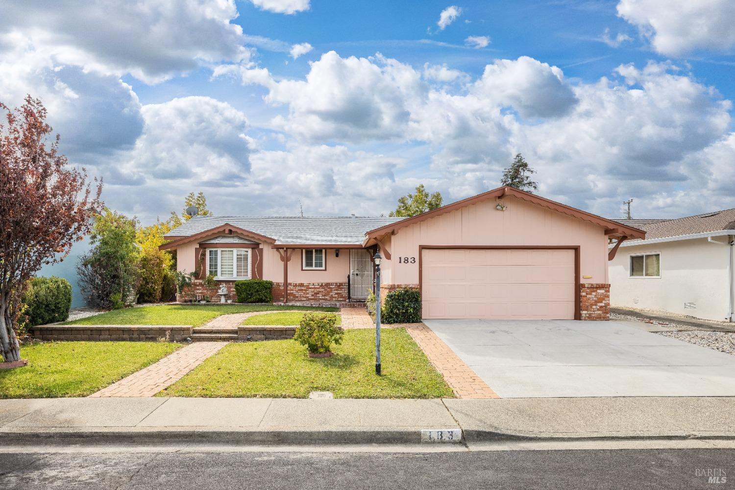 Detail Gallery Image 1 of 45 For 183 Glacier Cir, Vacaville,  CA 95687 - 3 Beds | 3 Baths