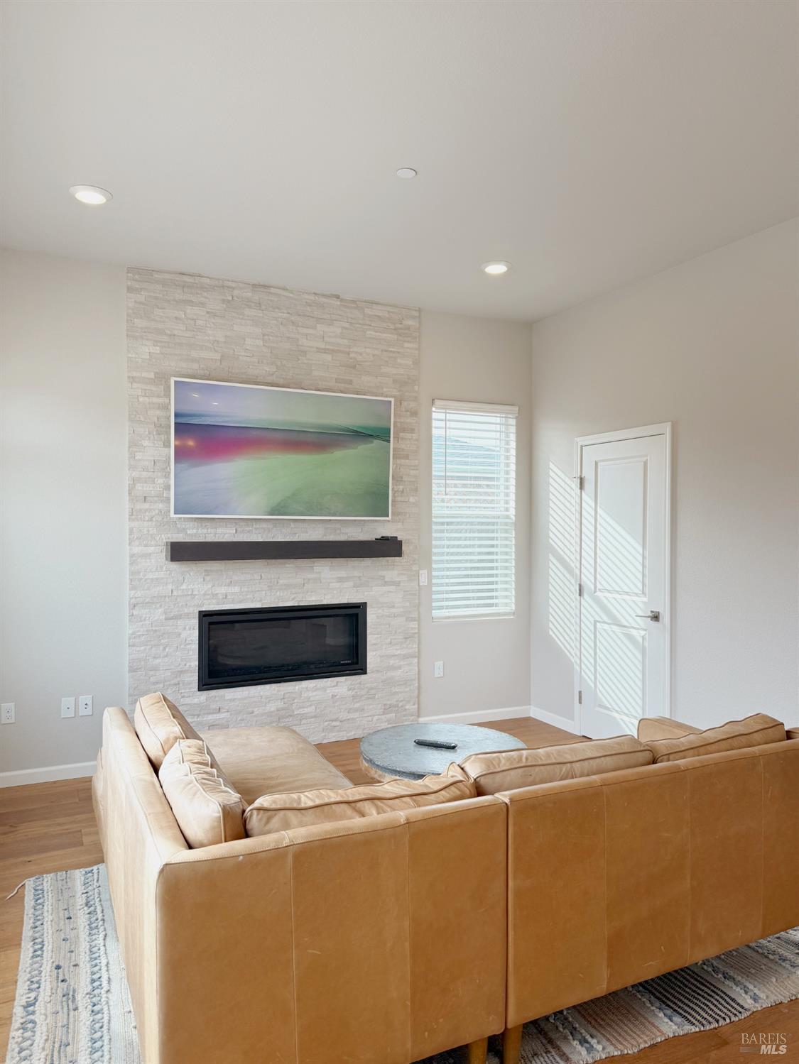 Detail Gallery Image 17 of 42 For 3716 Crestview Dr, Santa Rosa,  CA 95403 - 3 Beds | 2/1 Baths