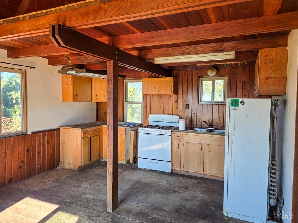 Detail Gallery Image 5 of 45 For 36400 Sherwood Rancheria Rd, Willits,  CA 95490 - 1 Beds | 1 Baths