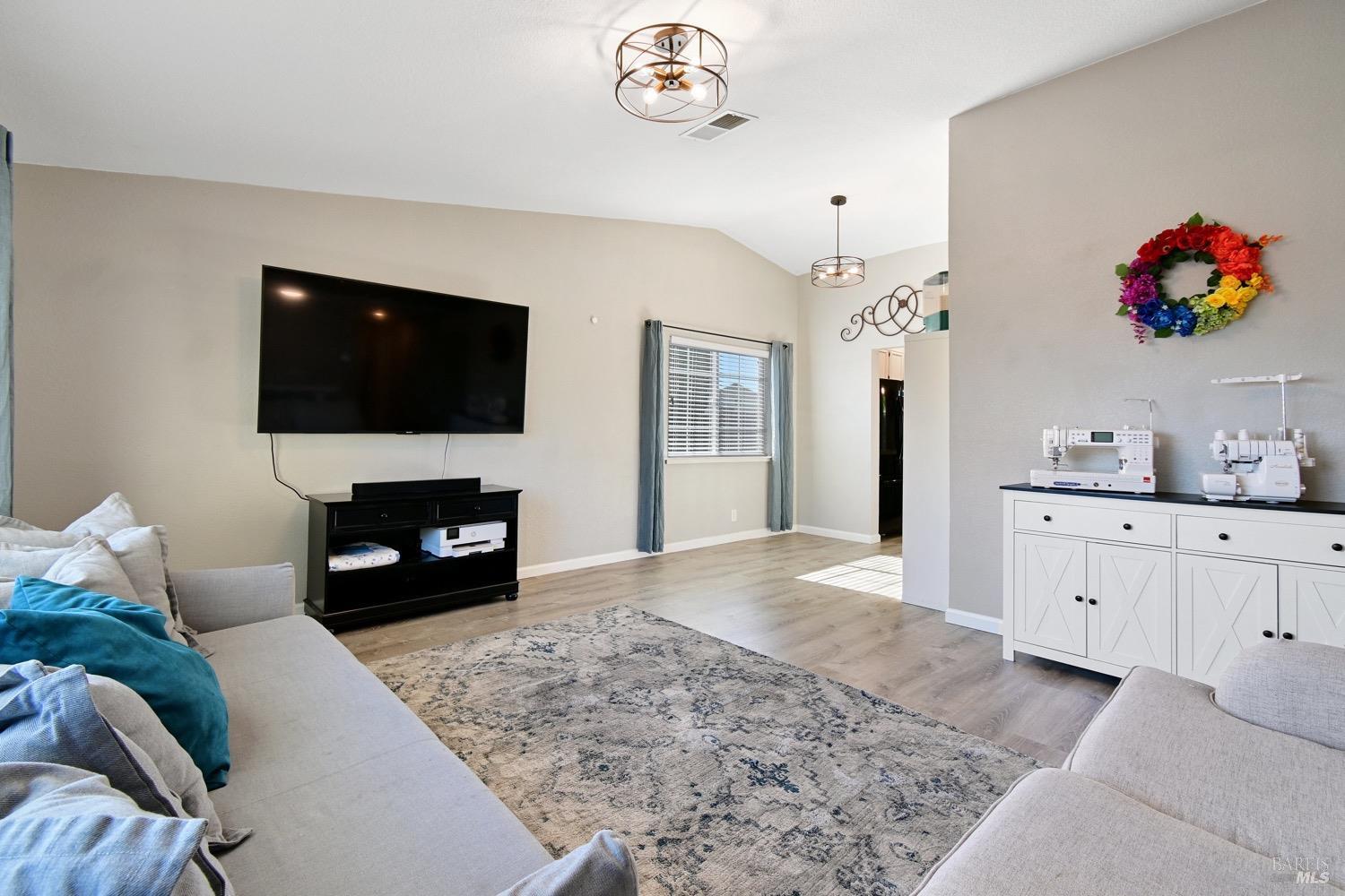 Detail Gallery Image 11 of 45 For 136 Providence Pl, Vacaville,  CA 95687 - 4 Beds | 2 Baths