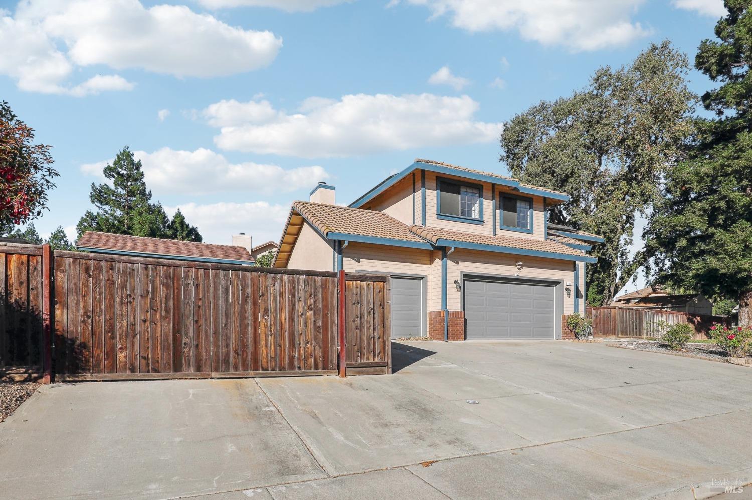 Detail Gallery Image 4 of 60 For 106 Fallen Leaf Dr, Vacaville,  CA 95687 - 4 Beds | 2/1 Baths