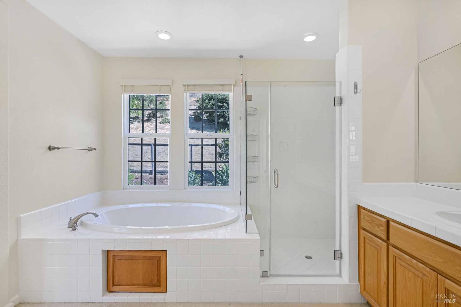 Detail Gallery Image 21 of 35 For 15 Hollyleaf Way, Novato,  CA 94949 - 4 Beds | 3/1 Baths