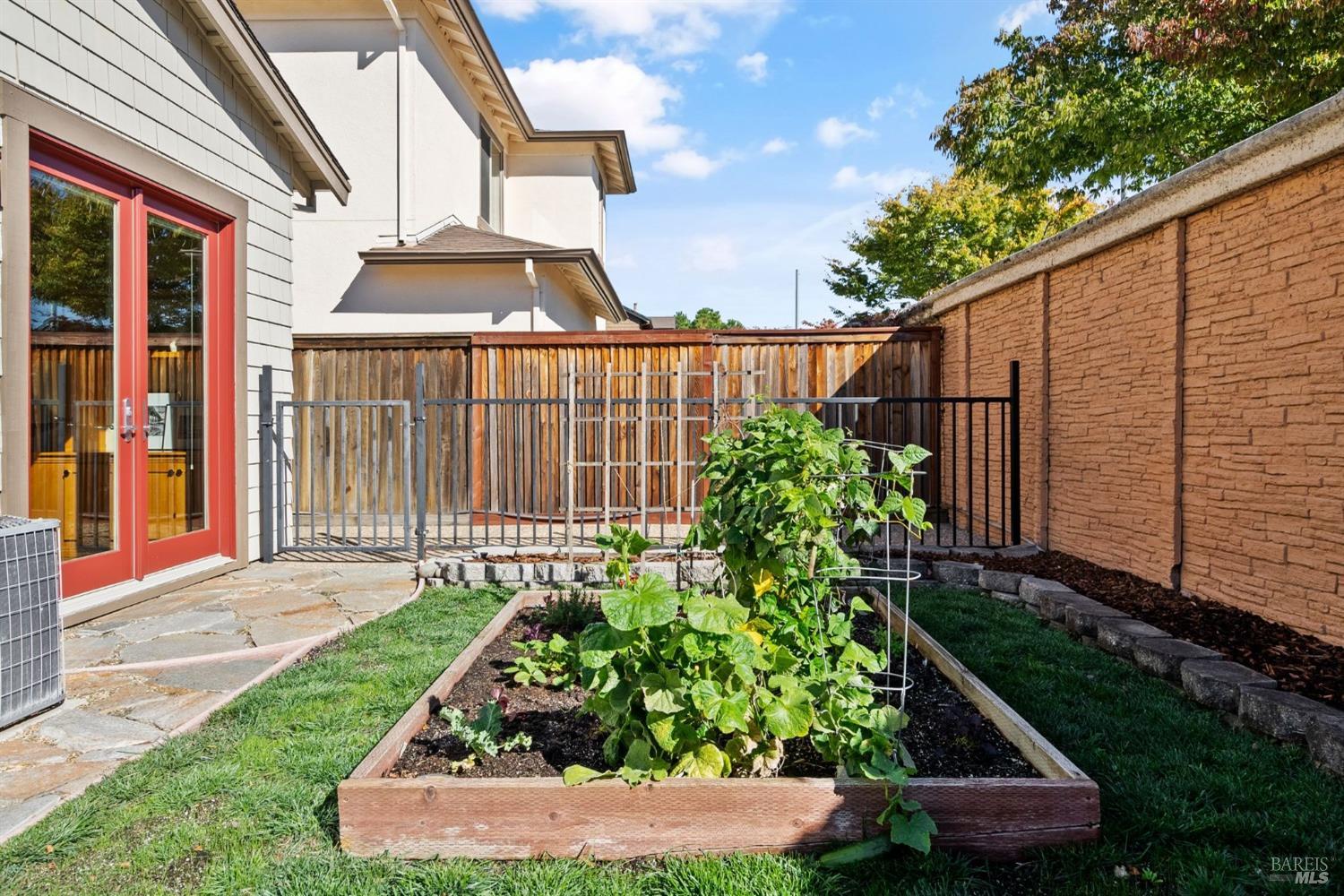 Detail Gallery Image 39 of 52 For 1926 Catenacci Ct, Petaluma,  CA 94954 - 5 Beds | 4/1 Baths