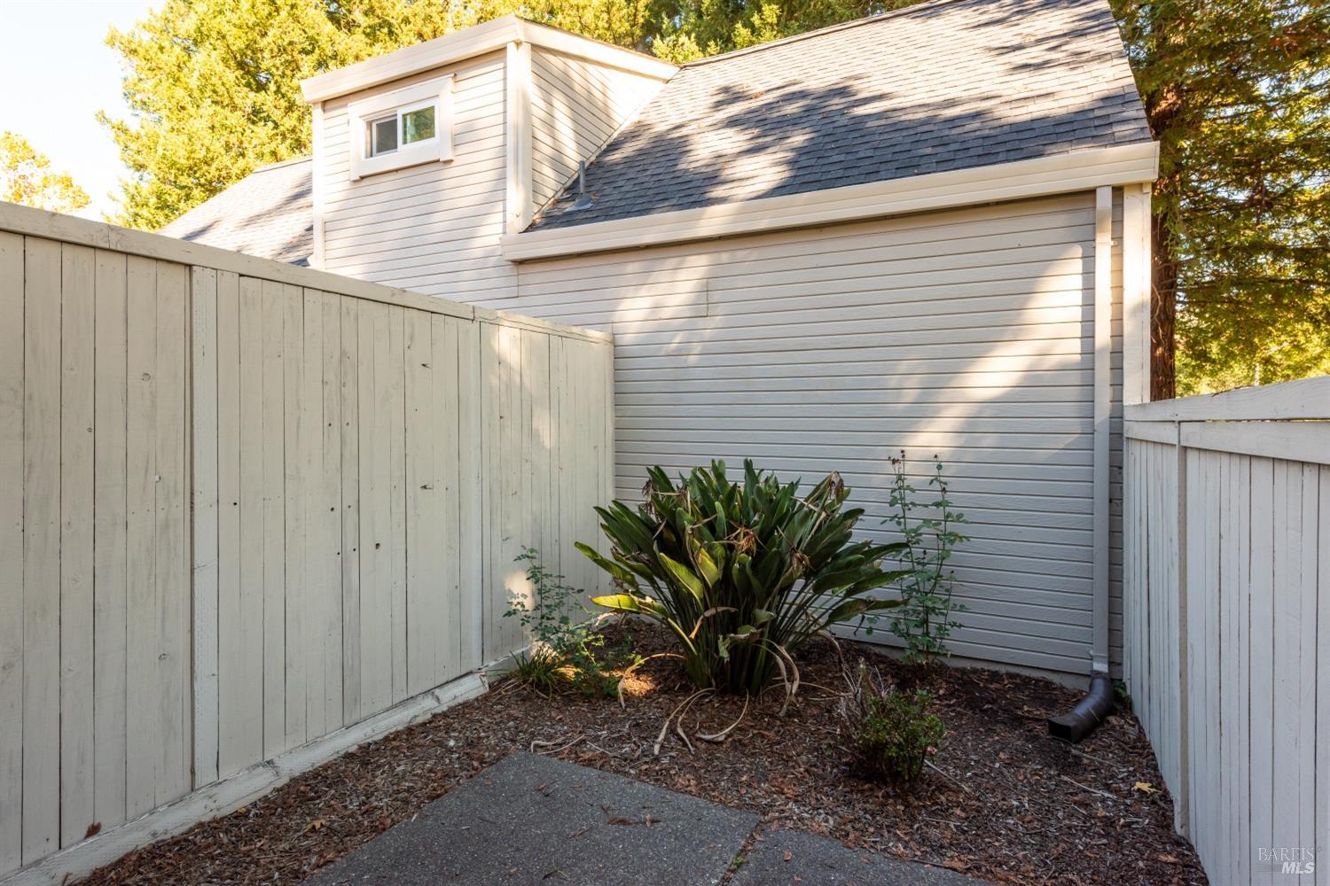 Detail Gallery Image 6 of 38 For 3353 Yulupa Ave, Santa Rosa,  CA 95405 - 3 Beds | 2/1 Baths