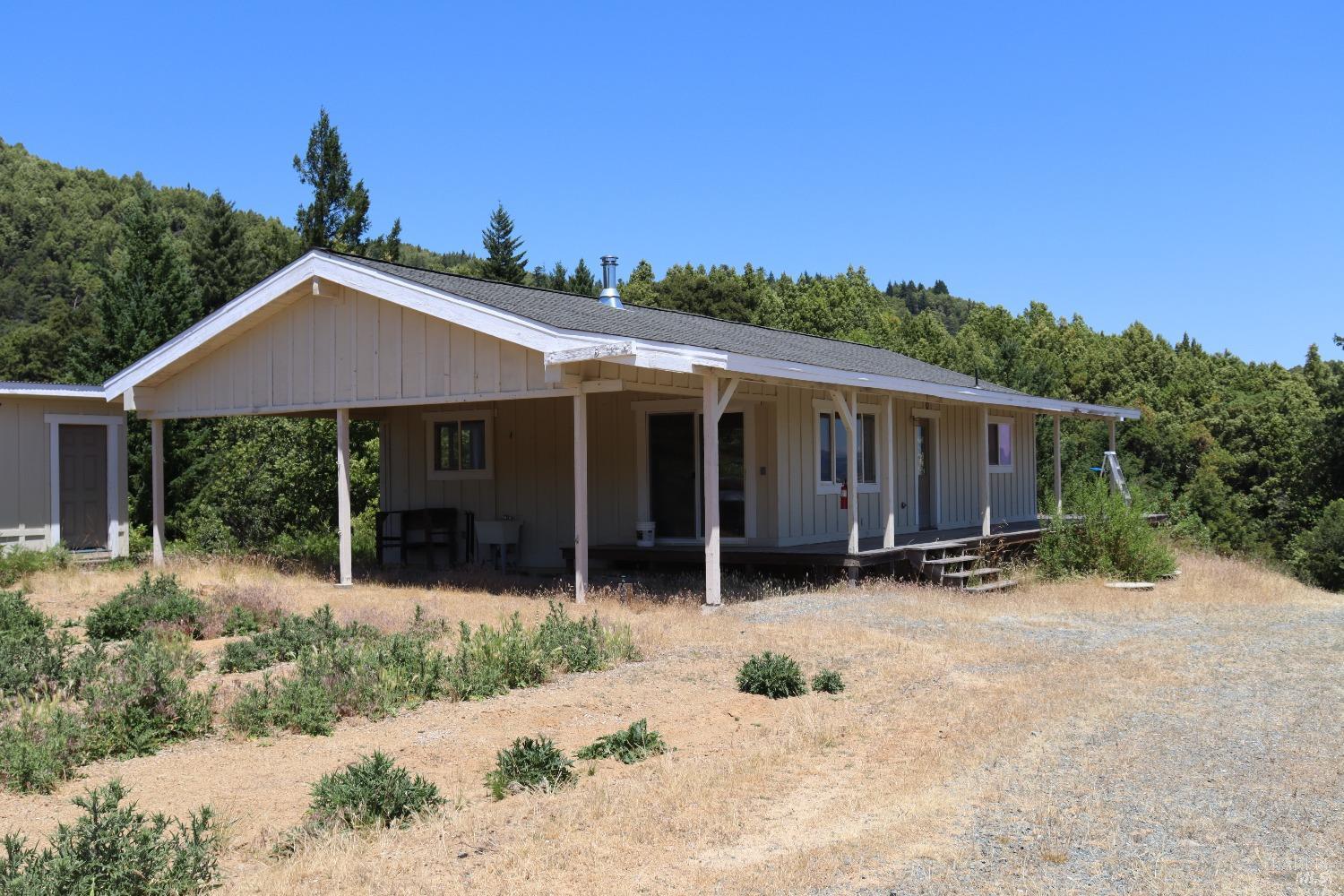 Detail Gallery Image 2 of 9 For 4240 Cahto Peak Rd, Laytonville,  CA 95454 - 2 Beds | 1 Baths