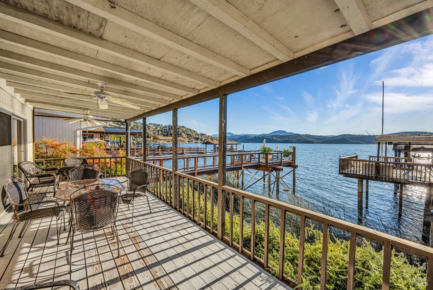 Detail Gallery Image 9 of 34 For 11391 Lakeshore Dr, Clearlake,  CA 95422 - 2 Beds | 2 Baths