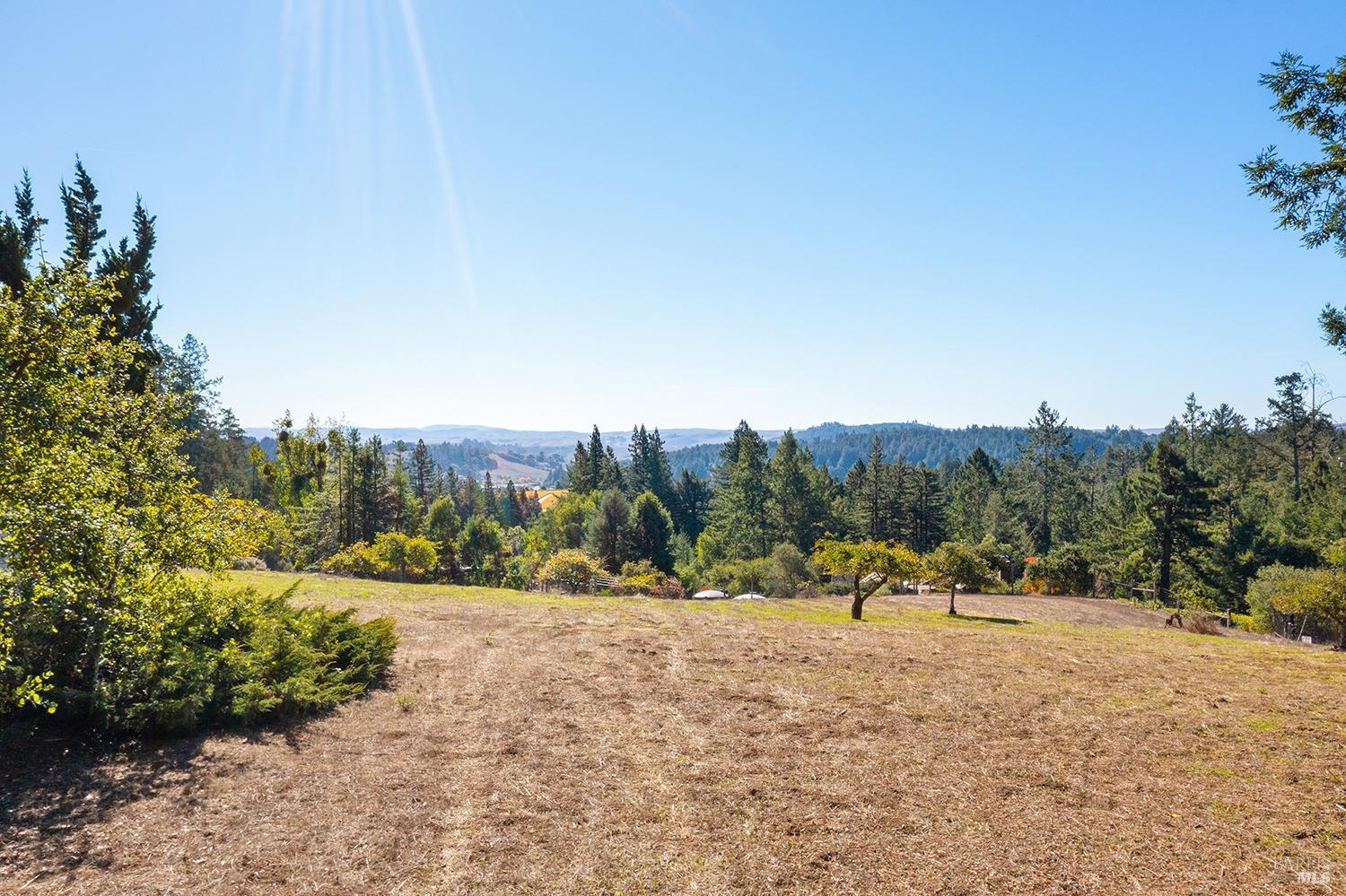 Detail Gallery Image 2 of 26 For 12089 Fiori Ln, Sebastopol,  CA 95472 - 2 Beds | 1 Baths