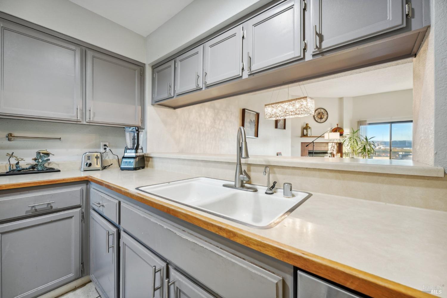 Detail Gallery Image 22 of 44 For 186 Nantucket Ln, Vallejo,  CA 94590 - 2 Beds | 2 Baths