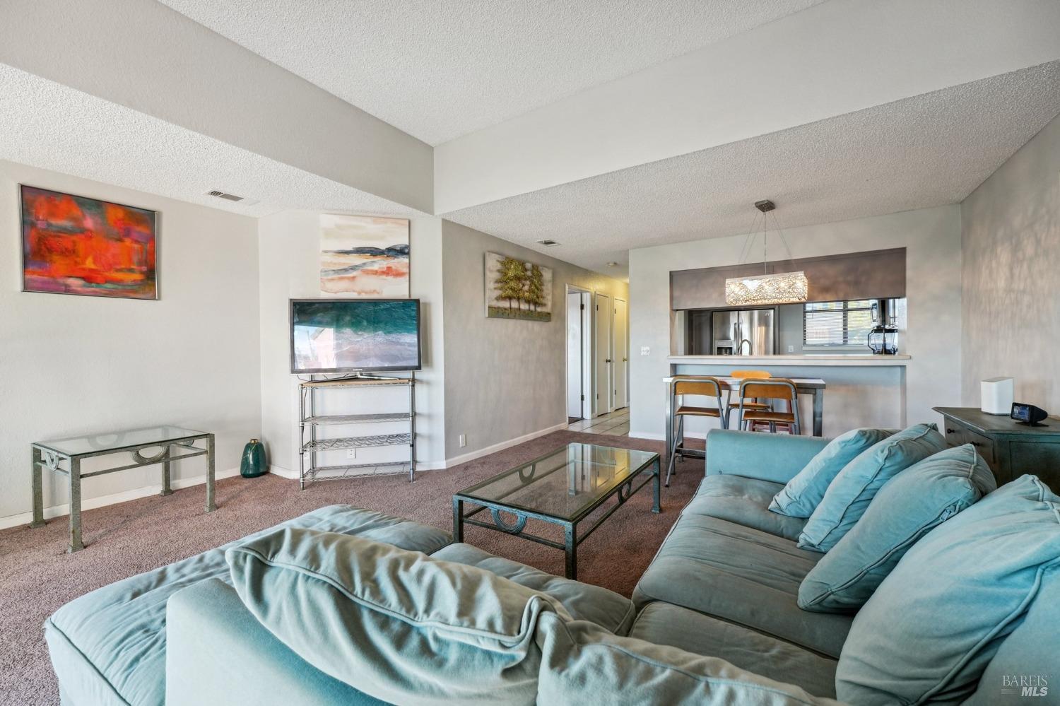 Detail Gallery Image 10 of 44 For 186 Nantucket Ln, Vallejo,  CA 94590 - 2 Beds | 2 Baths