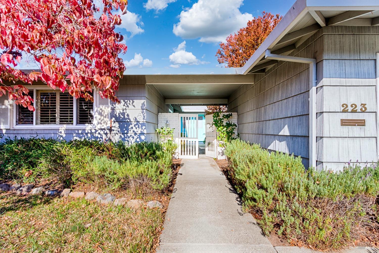 Detail Gallery Image 2 of 45 For 223 Belhaven Ct, Santa Rosa,  CA 95409 - 3 Beds | 2 Baths