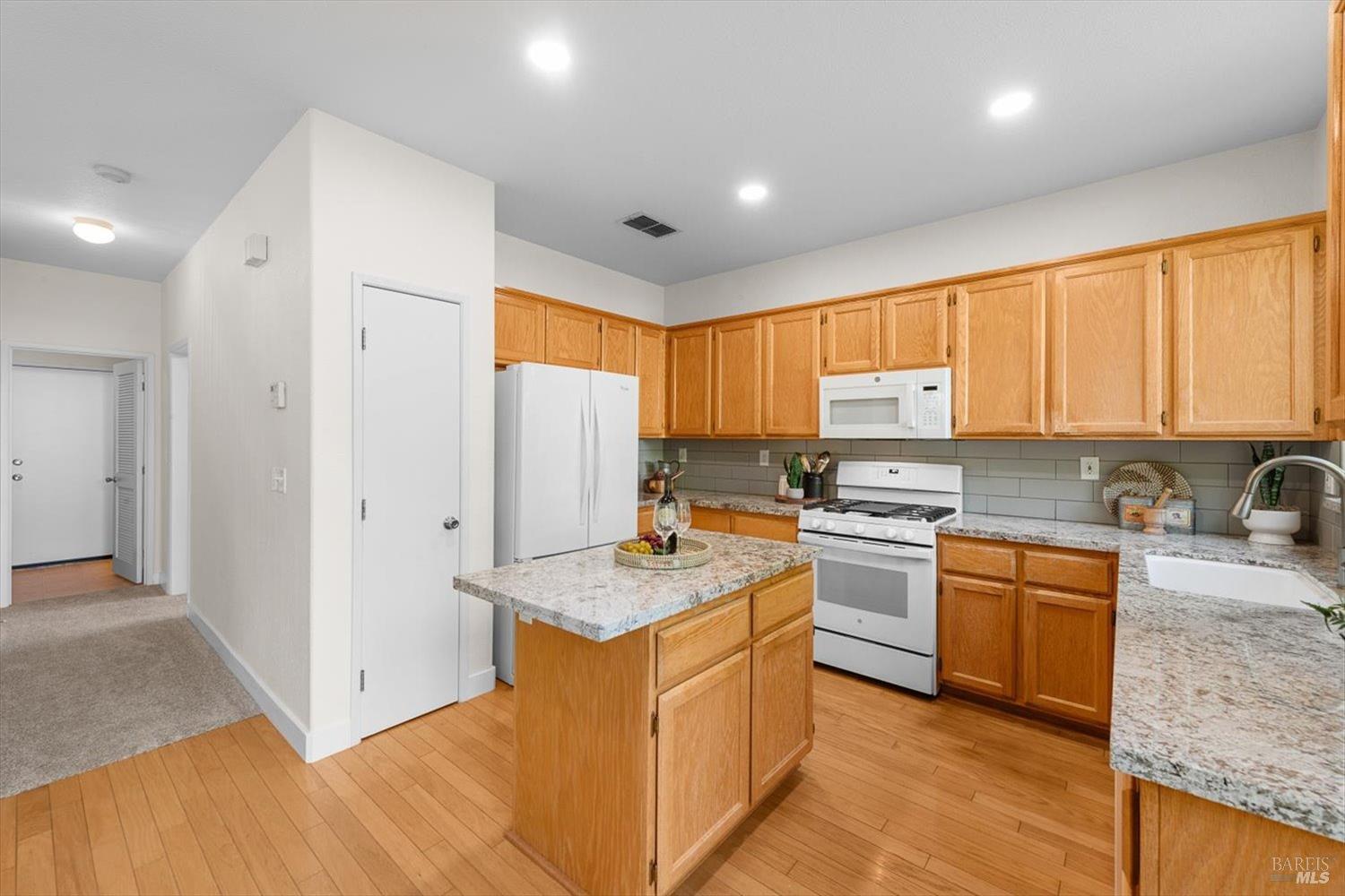 Detail Gallery Image 17 of 54 For 837 Cedarcrest Dr, Vacaville,  CA 95687 - 3 Beds | 2/1 Baths