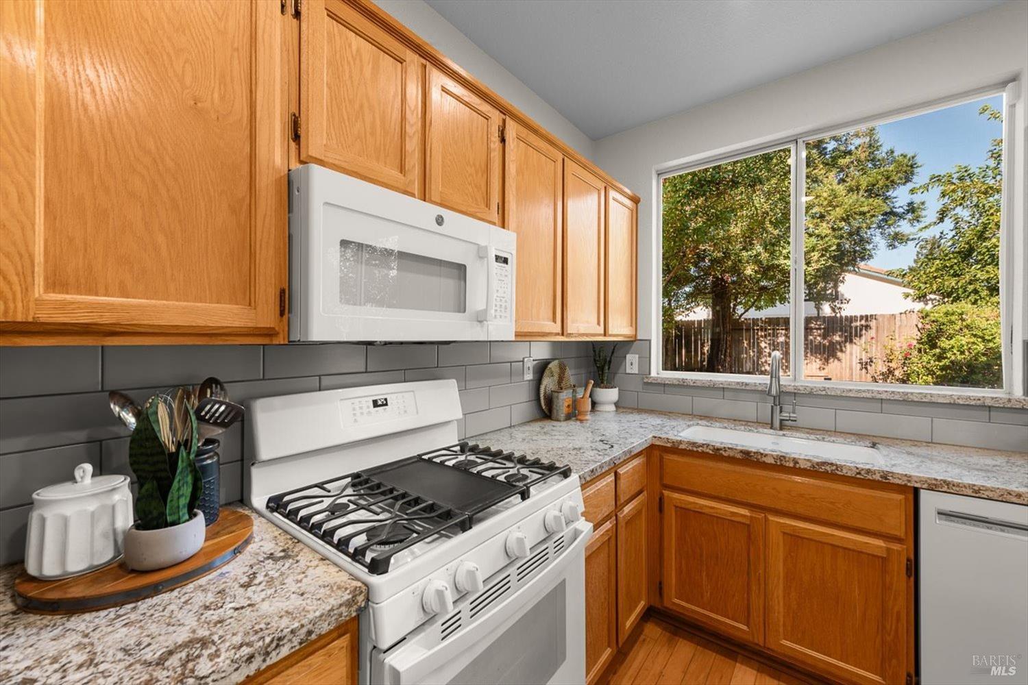 Detail Gallery Image 19 of 54 For 837 Cedarcrest Dr, Vacaville,  CA 95687 - 3 Beds | 2/1 Baths