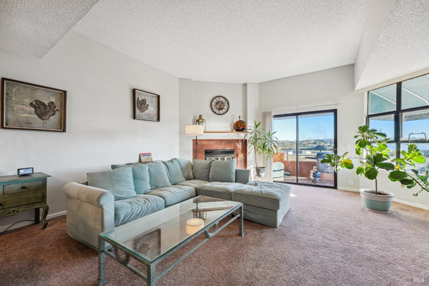 Detail Gallery Image 7 of 44 For 186 Nantucket Ln, Vallejo,  CA 94590 - 2 Beds | 2 Baths