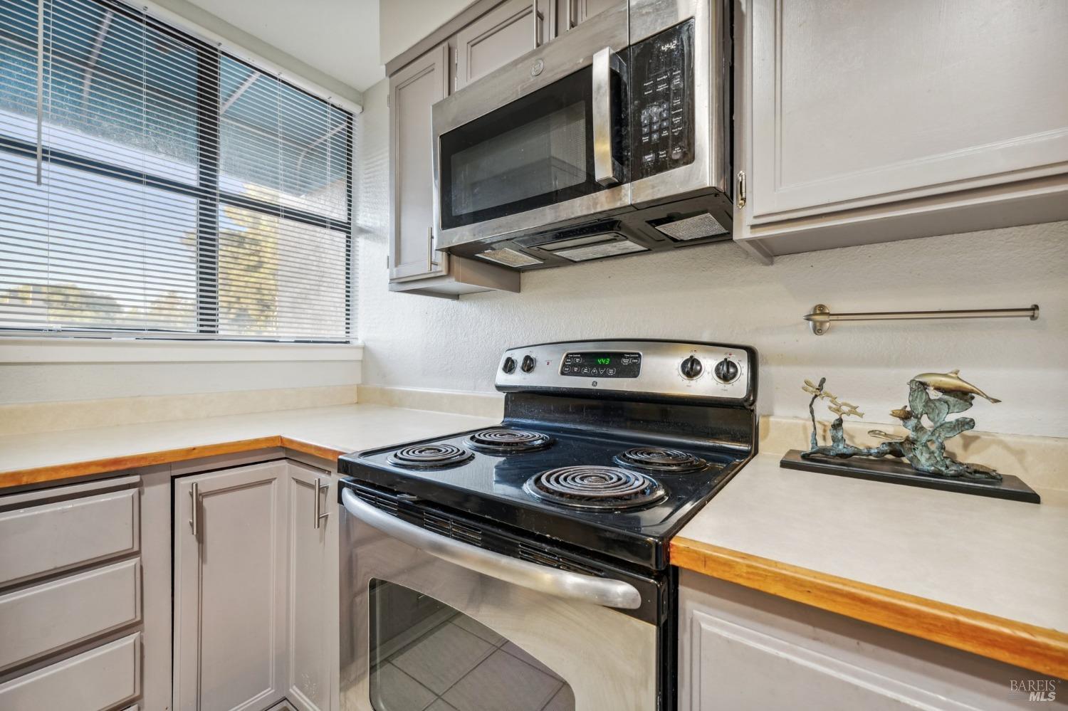 Detail Gallery Image 24 of 44 For 186 Nantucket Ln, Vallejo,  CA 94590 - 2 Beds | 2 Baths