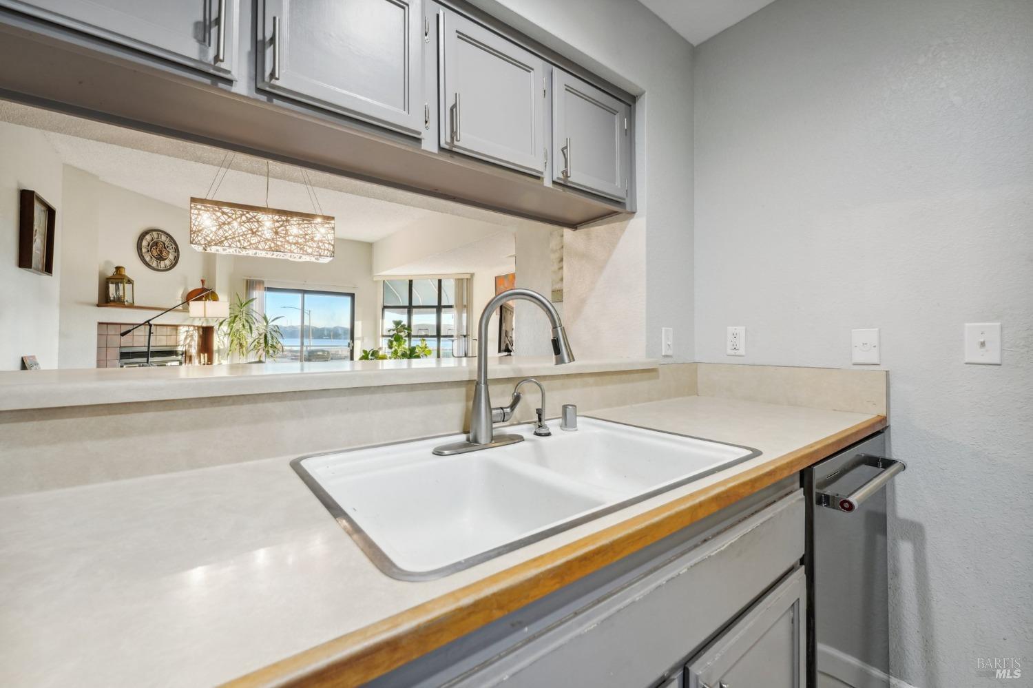 Detail Gallery Image 26 of 44 For 186 Nantucket Ln, Vallejo,  CA 94590 - 2 Beds | 2 Baths