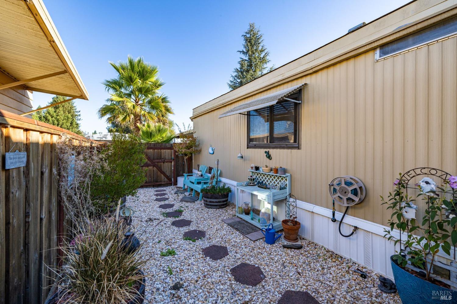 Detail Gallery Image 5 of 23 For 311 Rustic Ln, Rohnert Park,  CA 94928 - 2 Beds | 2 Baths