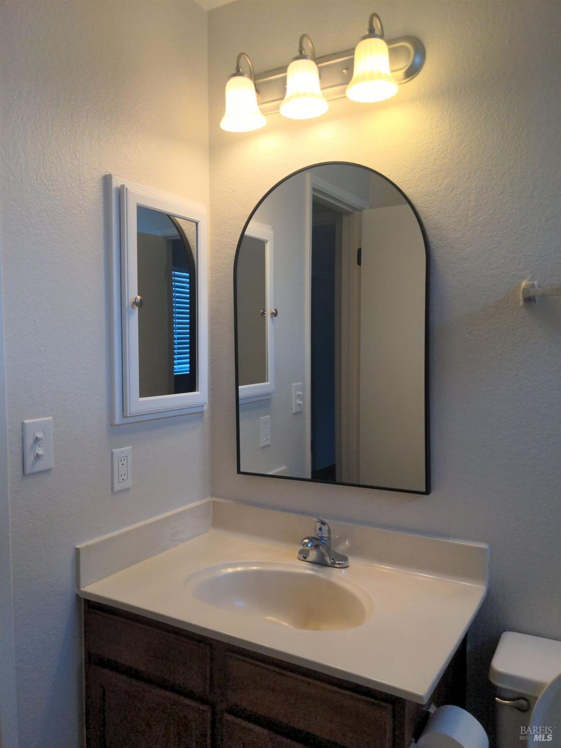 Detail Gallery Image 7 of 13 For 2140 Woolner Ave #C,  Fairfield,  CA 94533 - 2 Beds | 1 Baths