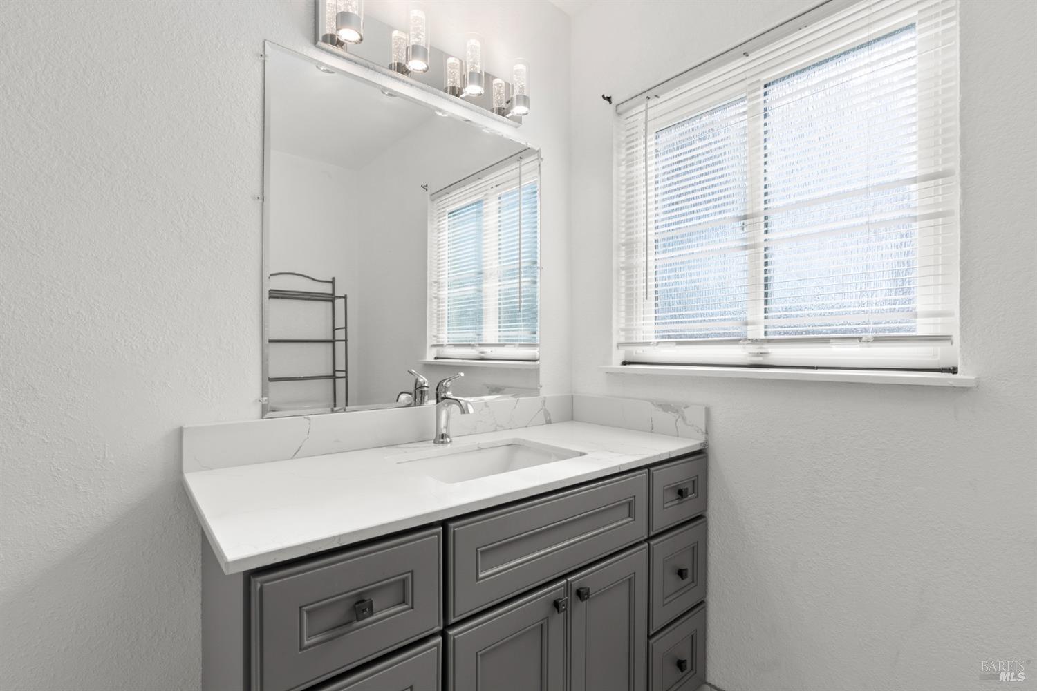 Detail Gallery Image 10 of 23 For 332 S 19th St, Richmond,  CA 94804 - 2 Beds | 1 Baths