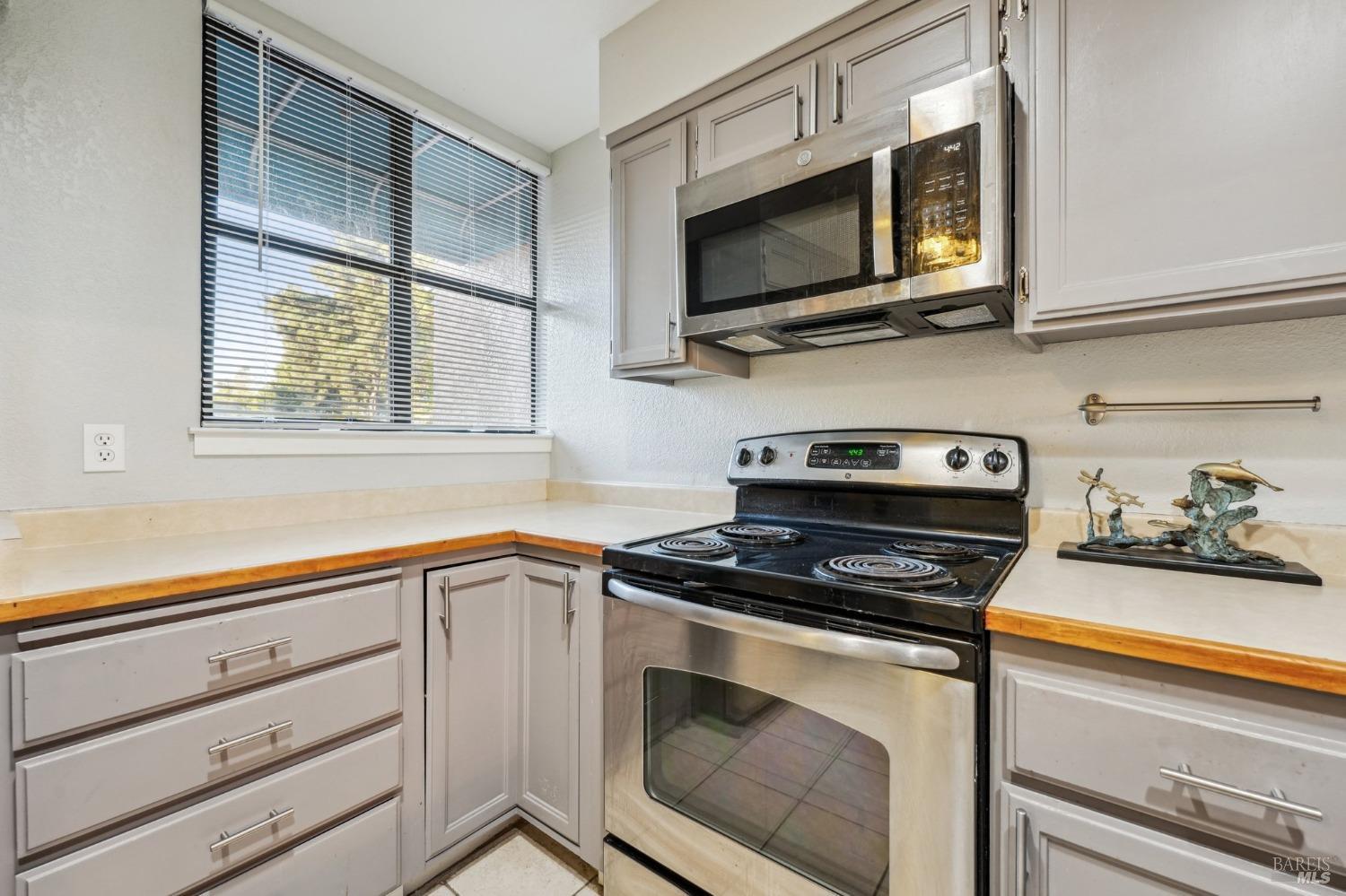 Detail Gallery Image 23 of 44 For 186 Nantucket Ln, Vallejo,  CA 94590 - 2 Beds | 2 Baths