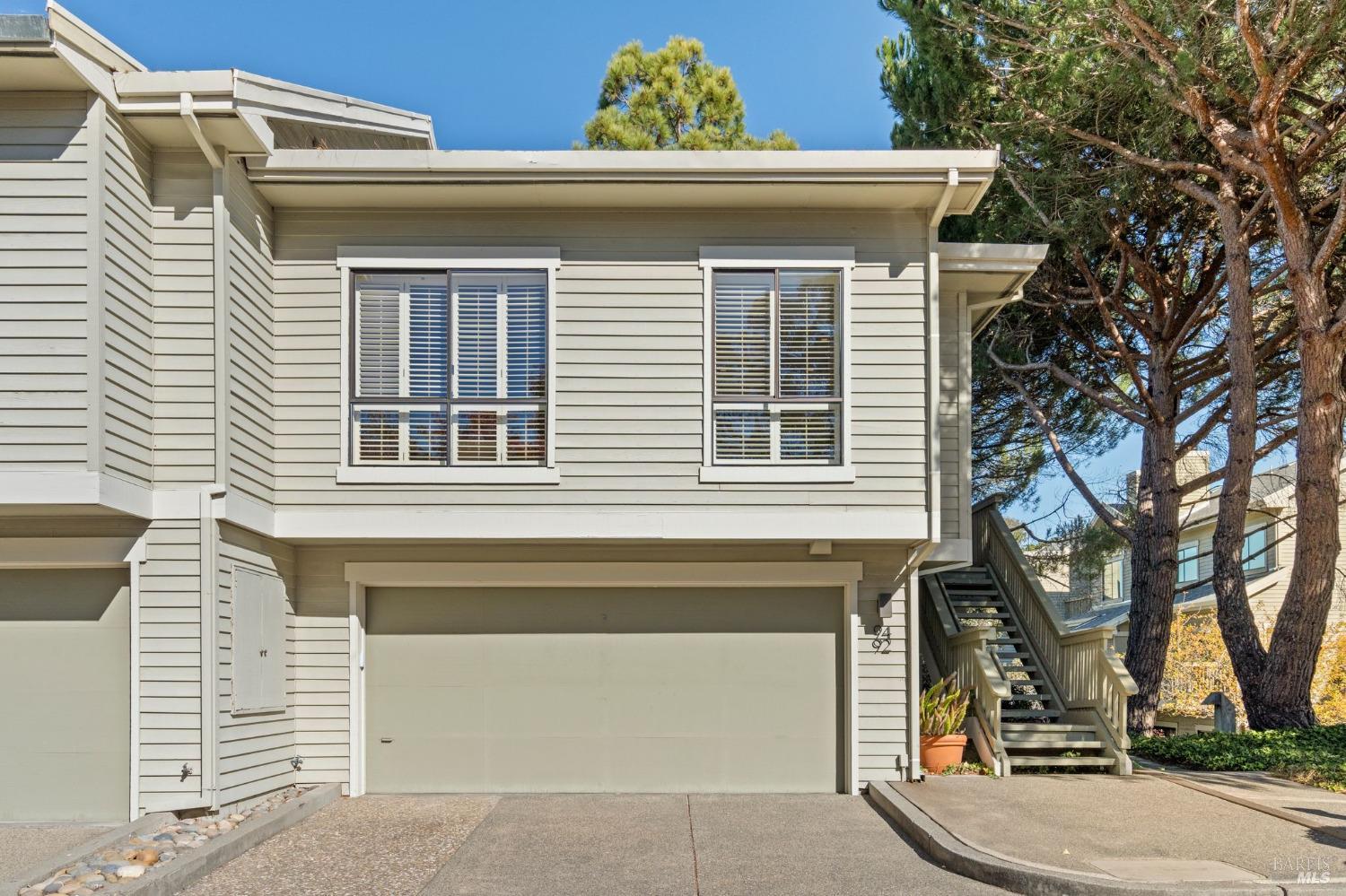 Detail Gallery Image 1 of 33 For 94 Eucalyptus Knoll St, Mill Valley,  CA 94941 - 2 Beds | 2 Baths