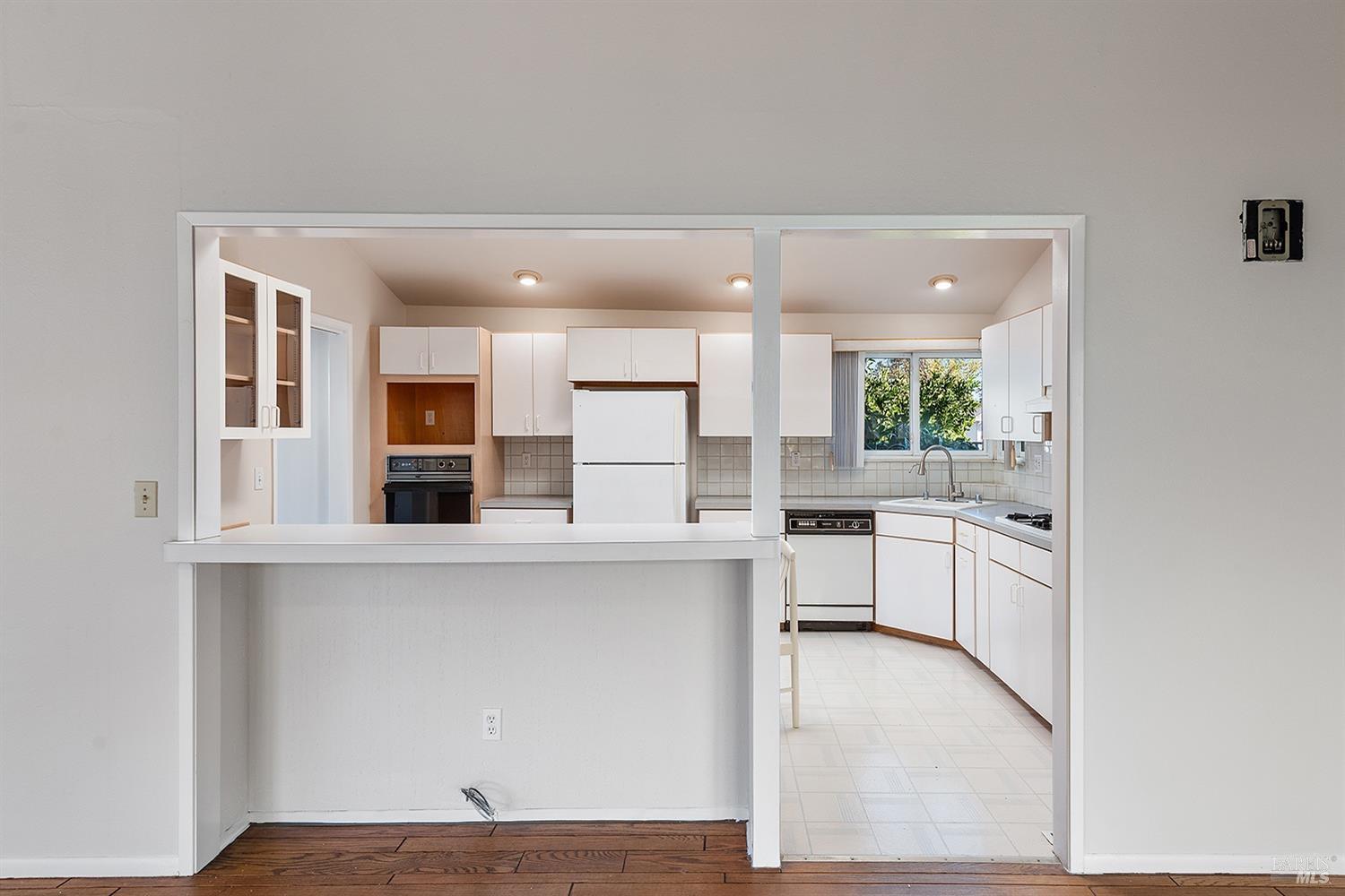 Detail Gallery Image 10 of 28 For 2113 Harris Ct, Santa Rosa,  CA 95401 - 2 Beds | 2 Baths