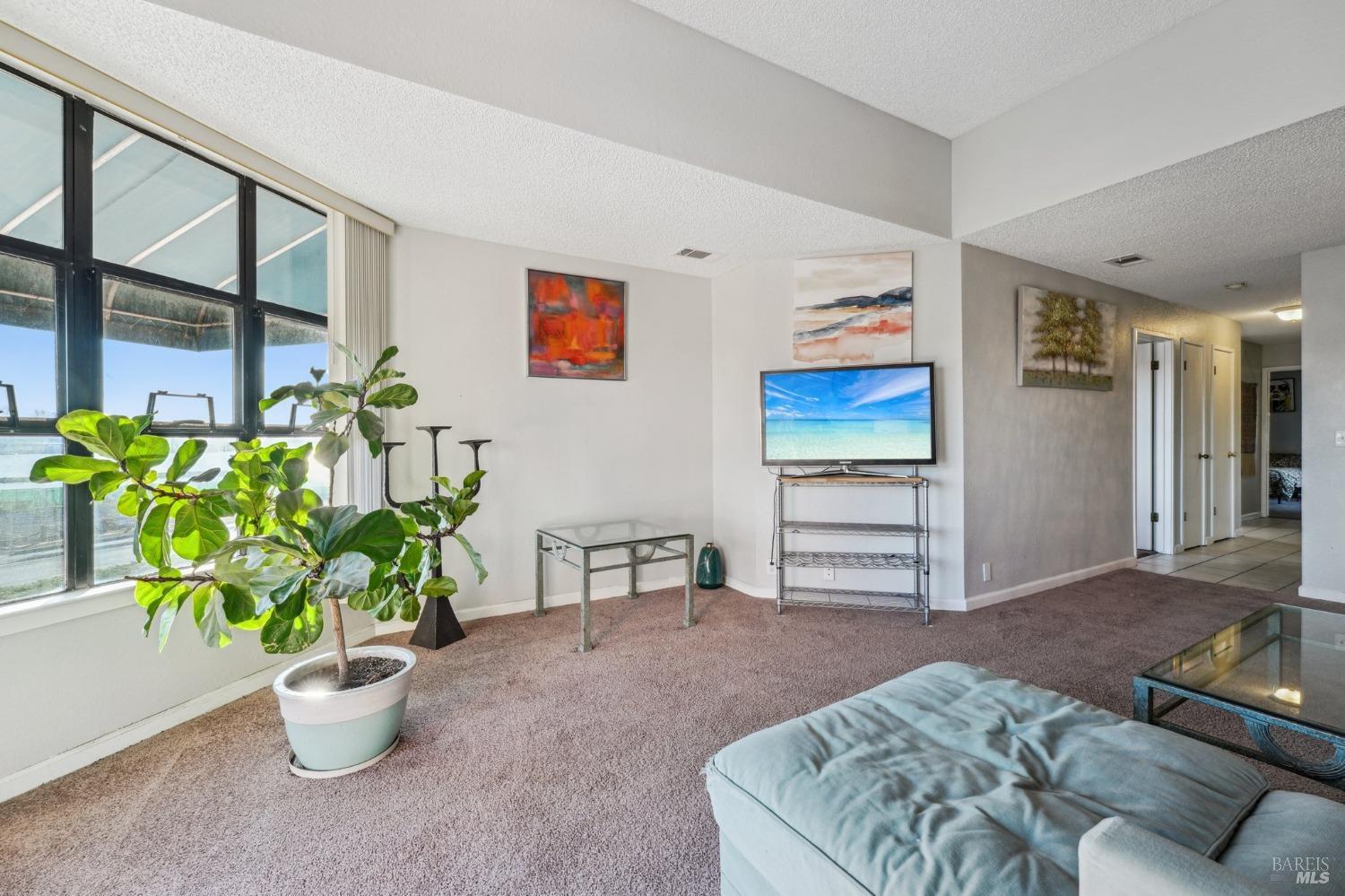 Detail Gallery Image 11 of 44 For 186 Nantucket Ln, Vallejo,  CA 94590 - 2 Beds | 2 Baths