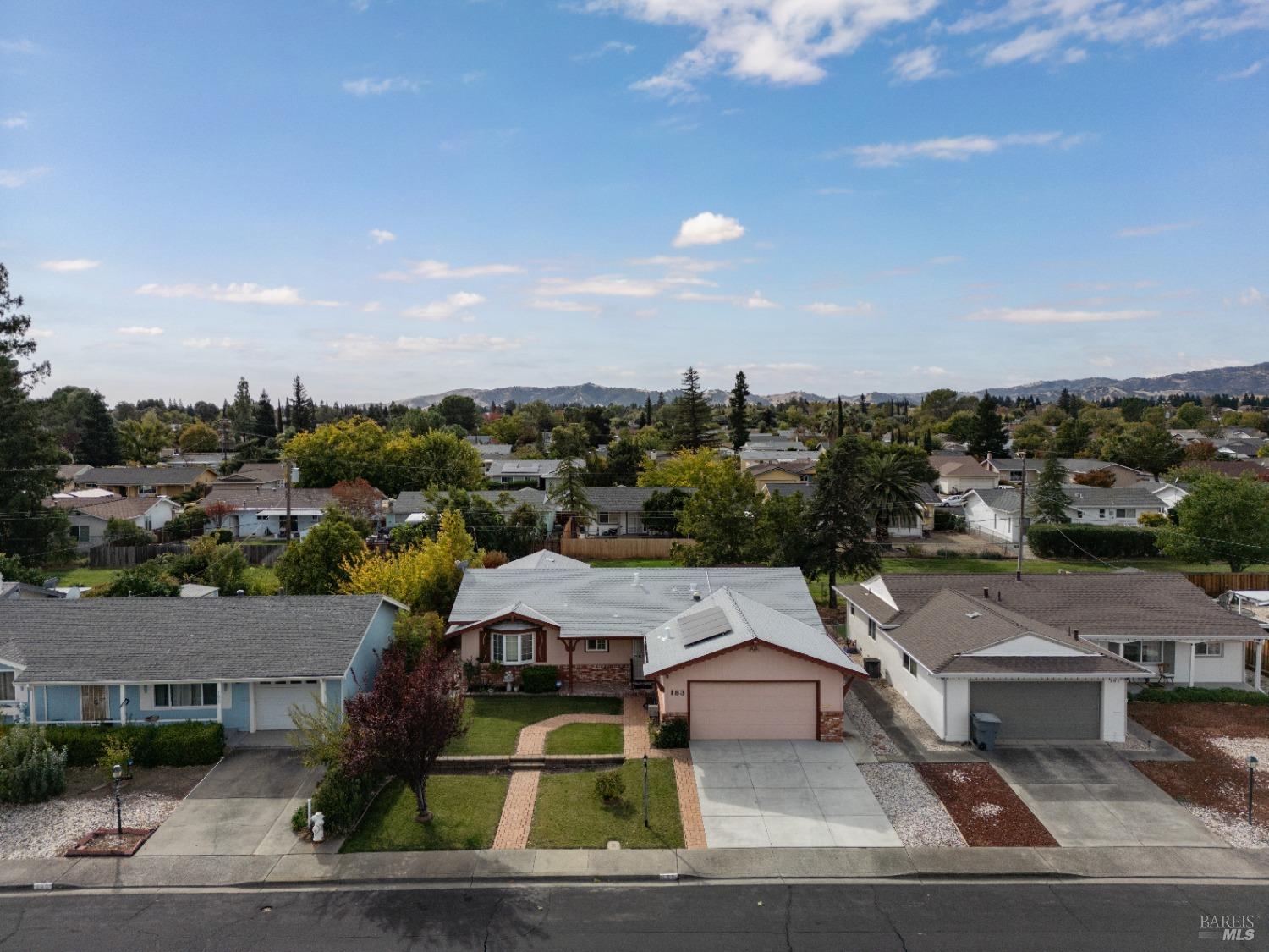 Detail Gallery Image 32 of 45 For 183 Glacier Cir, Vacaville,  CA 95687 - 3 Beds | 3 Baths