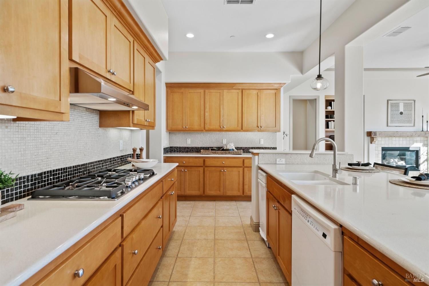 Detail Gallery Image 16 of 52 For 1926 Catenacci Ct, Petaluma,  CA 94954 - 5 Beds | 4/1 Baths