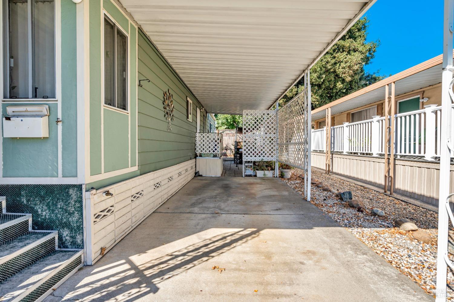 Detail Gallery Image 4 of 38 For 300 E H St 225, Benicia,  CA 94510 - 2 Beds | 1 Baths