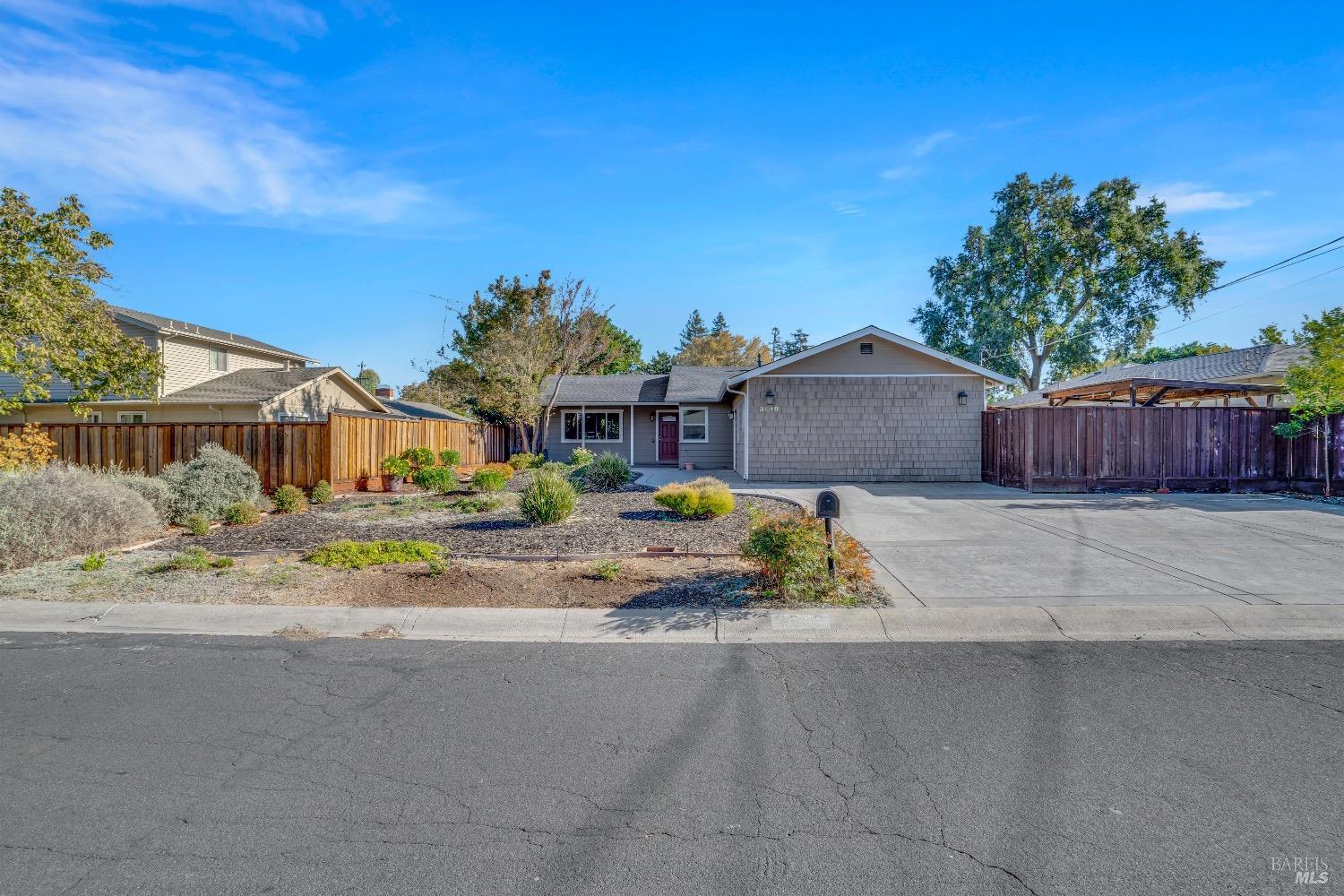 Detail Gallery Image 2 of 50 For 3618 James Ln, Concord,  CA 94519 - 4 Beds | 3 Baths