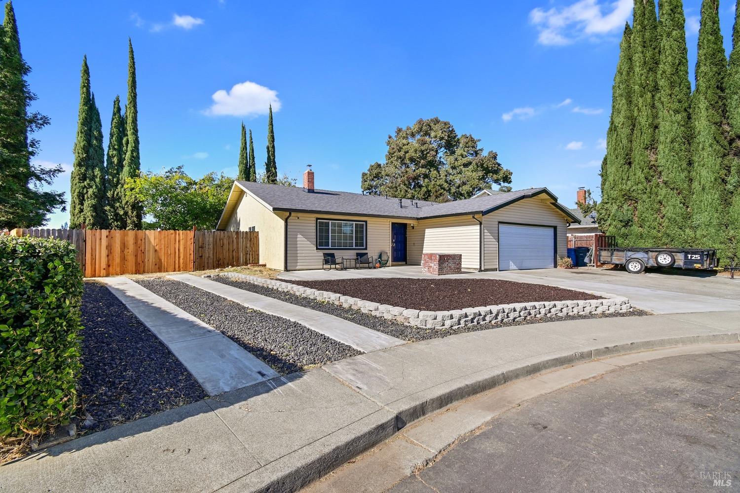 Detail Gallery Image 2 of 45 For 136 Providence Pl, Vacaville,  CA 95687 - 4 Beds | 2 Baths