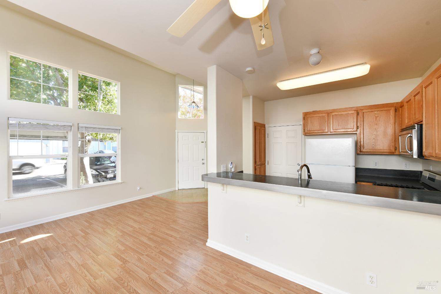 Detail Gallery Image 9 of 39 For 1547 Pinebrook Pl, Santa Rosa,  CA 95403 - 2 Beds | 1/1 Baths