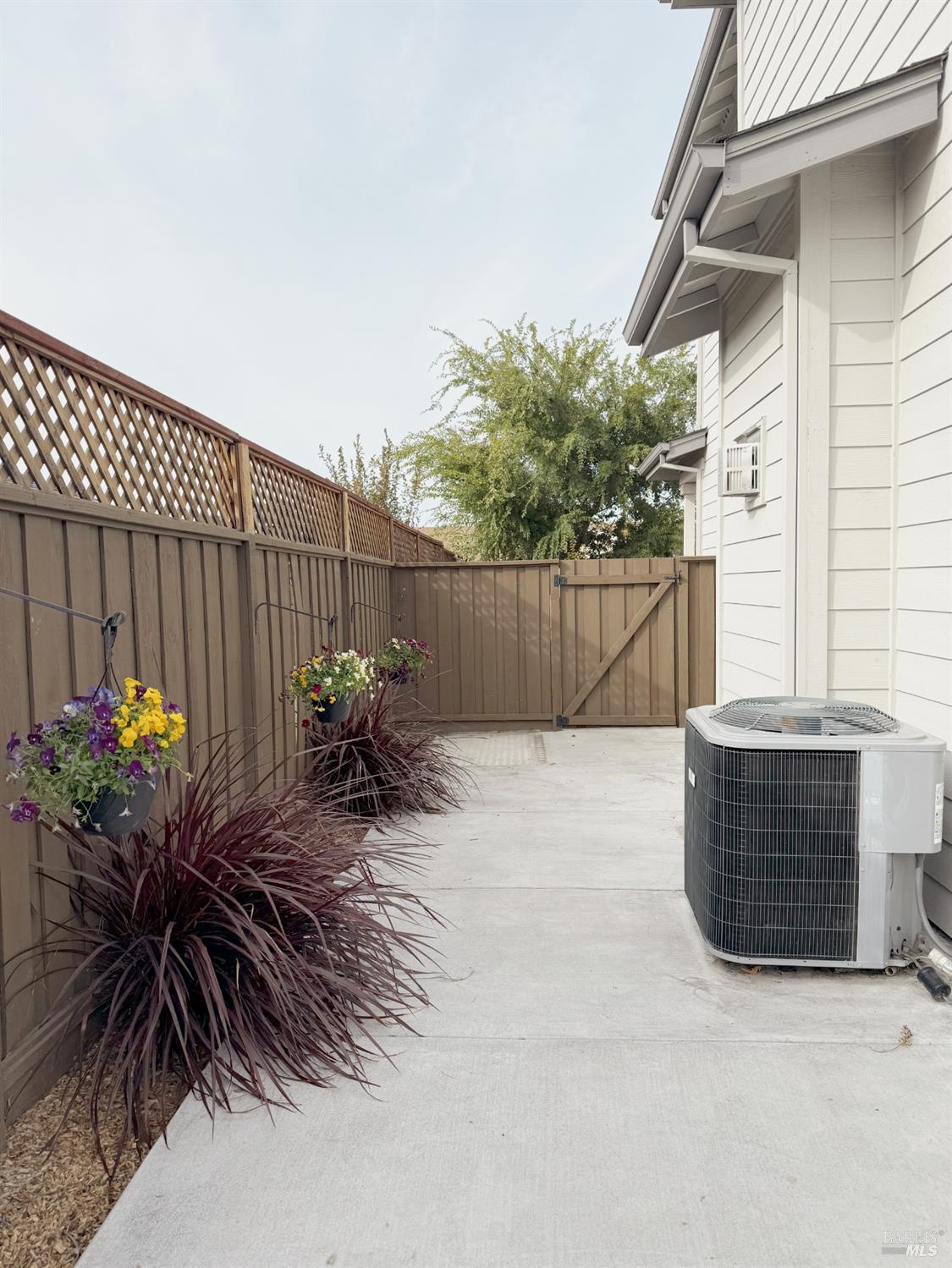 Detail Gallery Image 9 of 42 For 3716 Crestview Dr, Santa Rosa,  CA 95403 - 3 Beds | 2/1 Baths