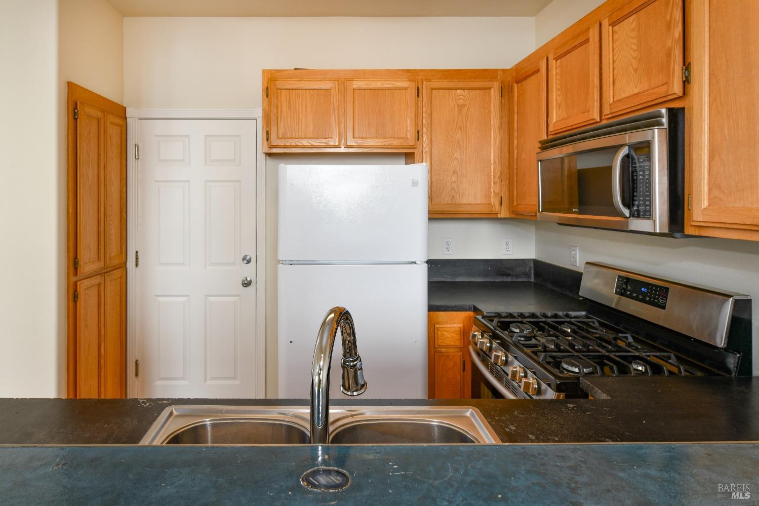 Detail Gallery Image 19 of 39 For 1547 Pinebrook Pl, Santa Rosa,  CA 95403 - 2 Beds | 1/1 Baths