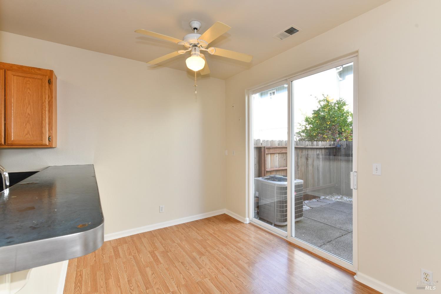 Detail Gallery Image 14 of 39 For 1547 Pinebrook Pl, Santa Rosa,  CA 95403 - 2 Beds | 1/1 Baths