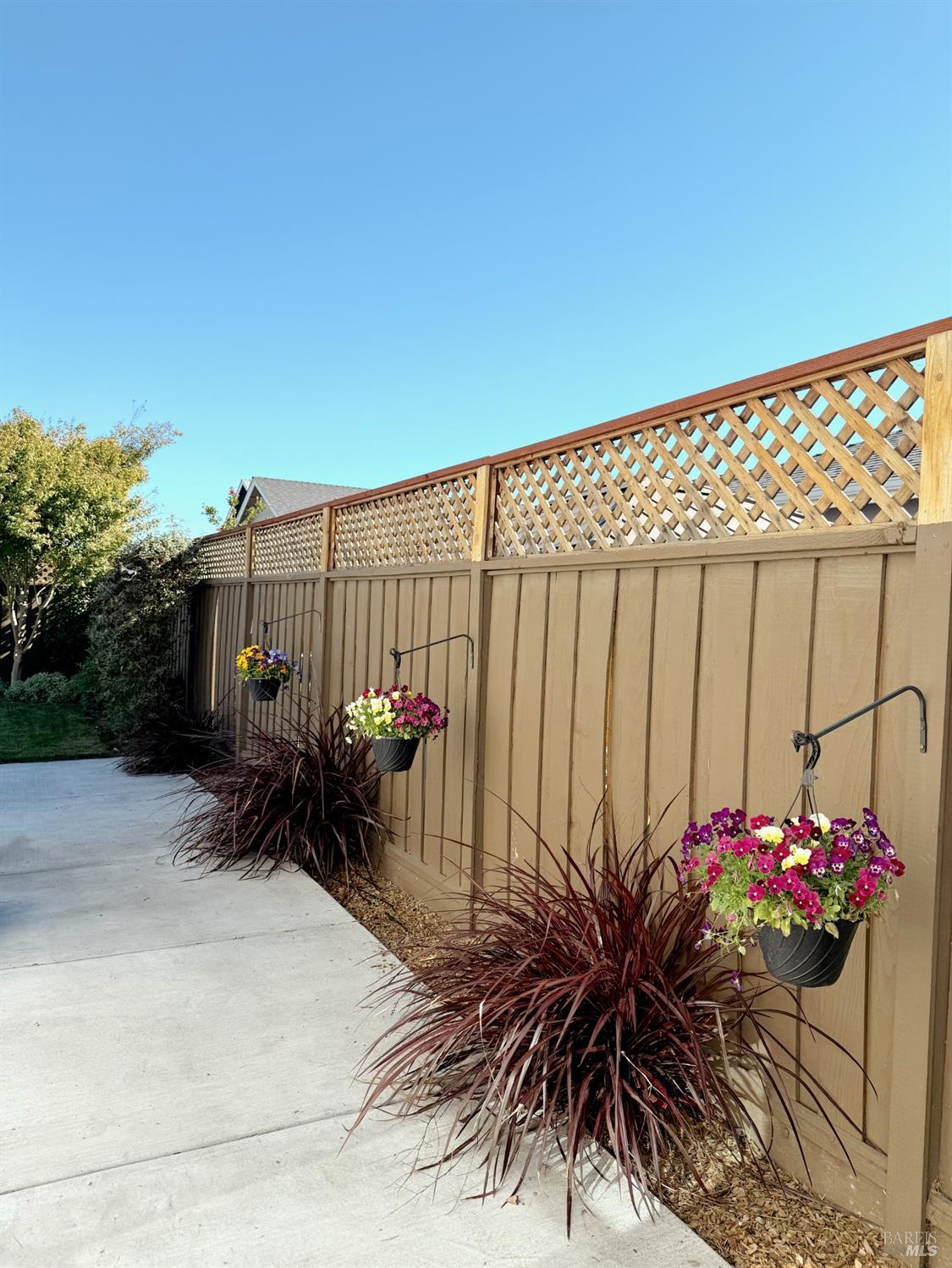 Detail Gallery Image 8 of 42 For 3716 Crestview Dr, Santa Rosa,  CA 95403 - 3 Beds | 2/1 Baths