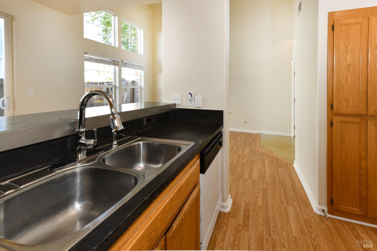 Detail Gallery Image 16 of 39 For 1547 Pinebrook Pl, Santa Rosa,  CA 95403 - 2 Beds | 1/1 Baths